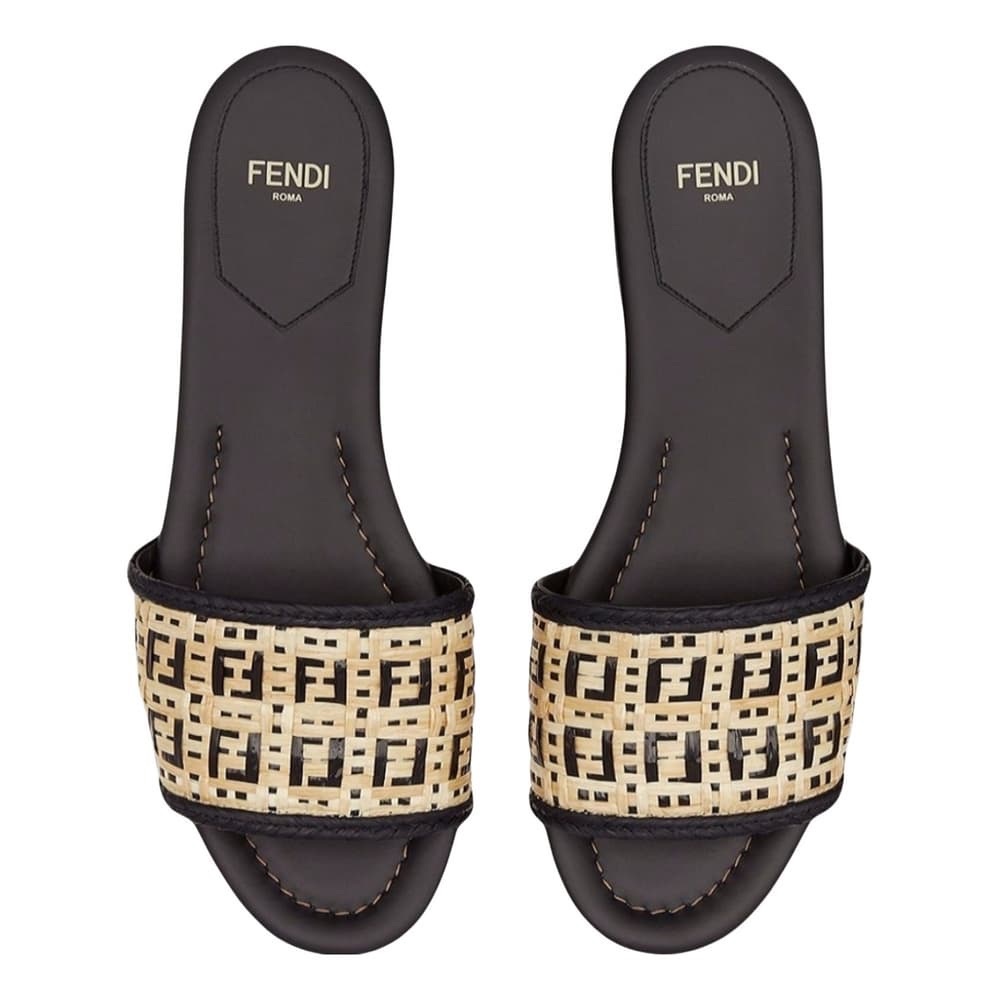 Fendi FF İnterlace slides in beige raffia